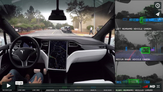 테슬라는 전기자동차를 제조·판매하는 데 그치지 않고 내비게이션 기능 등을 무선 방식으로 계속 업데이트해준다. 최근에는 자율주행 기능을 추가하는 소프트웨어를 선보여 화제가 됐다./사진제공=테슬라 홈페이지