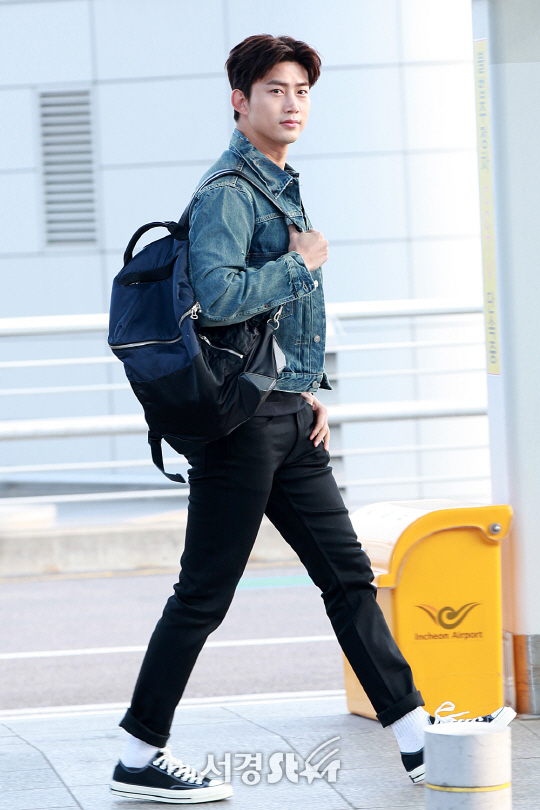 2PM 옥택연이 15일 오후 해외촬영 차 인천공항을 통해 쿠바로 출국했다.