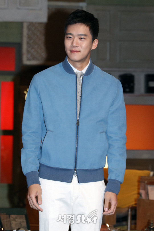 하석진이 16일 열린 tvN ‘뇌섹시대-문제적남자’ 2주년 및 100회 기념 기자간담회에서 포즈를 취하고 있다.