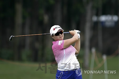 장하나가 18일(한국시간) 호주 로열 애들레이드 골프장에서 열린 미국여자프로골프(LPGA) 호주여자오픈 3라운드에서 샷을 한 후 공을 지켜보고 있다. /연합뉴스