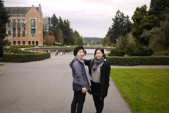 2015년 어머니인 공복숙 여사와 함께 미국 시애틀로 여행을 갔을 때 즐거웠던 모습. /사진제공=이도연 대표