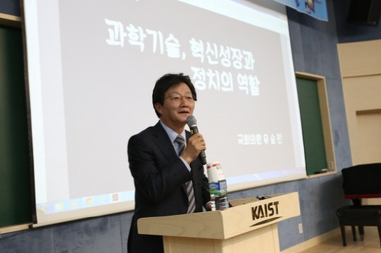 유승민 바른정당 의원이 지난해 11월10일 한국과학기술원을 찾아 과학기술 육성의 필요성을 강조하고 있다. /사진제공=유승민 의원실