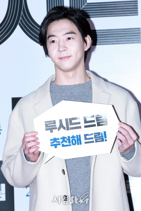 배우 박유환이 20일 오후 서울 강남구 삼성동 메가박스 코엑스에서 열린 영화 ‘루시드 드림’ VIP시사회에 참석해 포토타임을 갖고 있다.