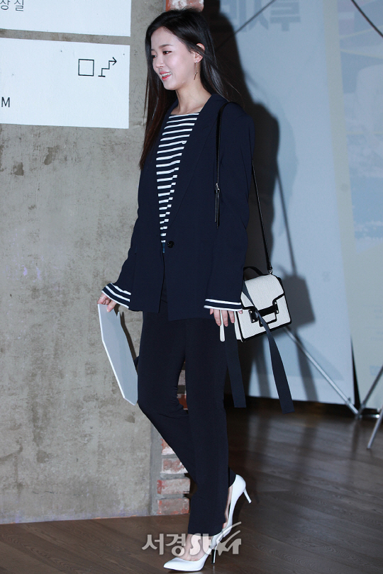 배우 강한나가 20일 오후 서울 강남구 삼성동 메가박스 코엑스에서 열린 영화 ‘루시드 드림’ VIP시사회에 참석해 포토타임을 갖고 있다.