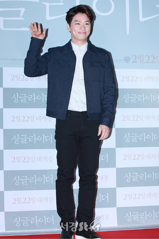 배우 정상훈이 21일 오후 서울 행당동 왕십리 CGV에서 열린 영화 ‘싱글라이더’ VIP시사회에 참석해 포토타임을 갖고 있다.