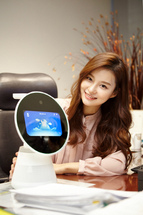SK텔레콤이 MWC에서 공개하는 AI 로봇은?