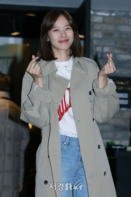 배우 조윤희가 22일 열린 KBS 주말드라마 ‘월계수 양복점 신사들’ 종방연에 참석하고 있다.