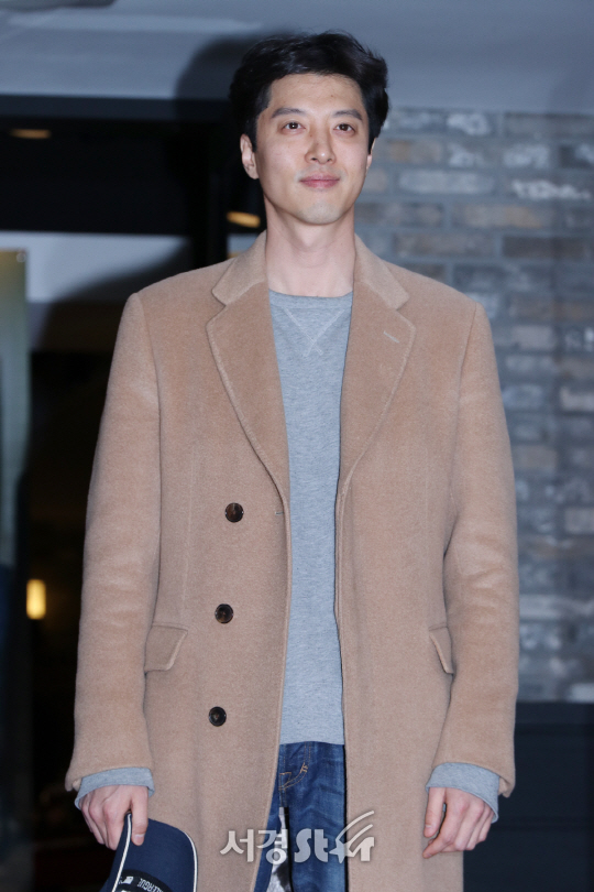 배우 이동건이 22일 열린 KBS 주말드라마 ‘월계수 양복점 신사들’ 종방연에 참석하고 있다.