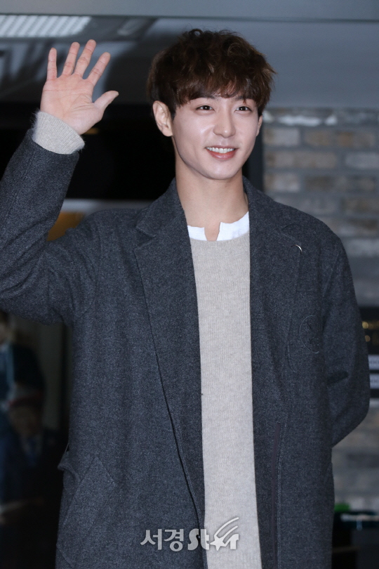 배우 현우가 22일 열린 KBS 주말드라마 ‘월계수 양복점 신사들’ 종방연에 참석하고 있다.