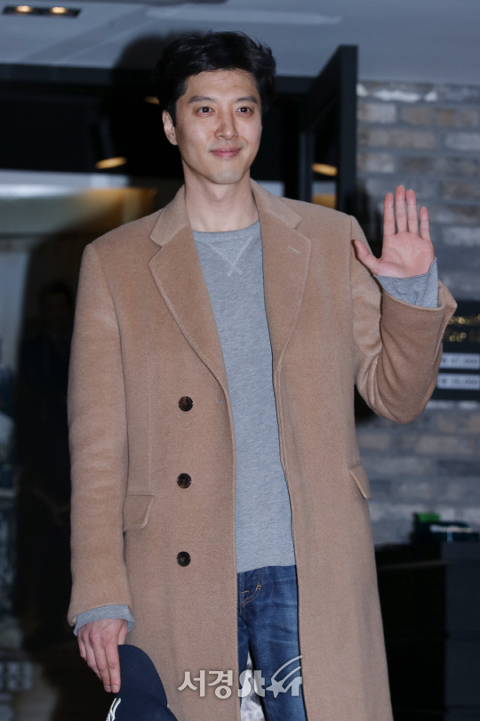 배우 이동건이 22일 열린 KBS 주말드라마 ‘월계수 양복점 신사들’ 종방연에 참석하고 있다.