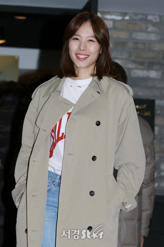 배우 조윤희가 22일 열린 KBS 주말드라마 ‘월계수 양복점 신사들’ 종방연에 참석하고 있다.