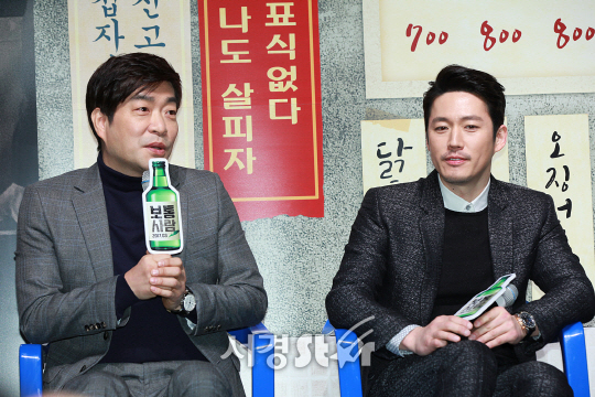 배우 손현주와 장혁이 23일 오전 11시 서울 압구정동 압구정 CGV에서 열린 영화 ‘보통사람’ 제작보고회에 참석했다.