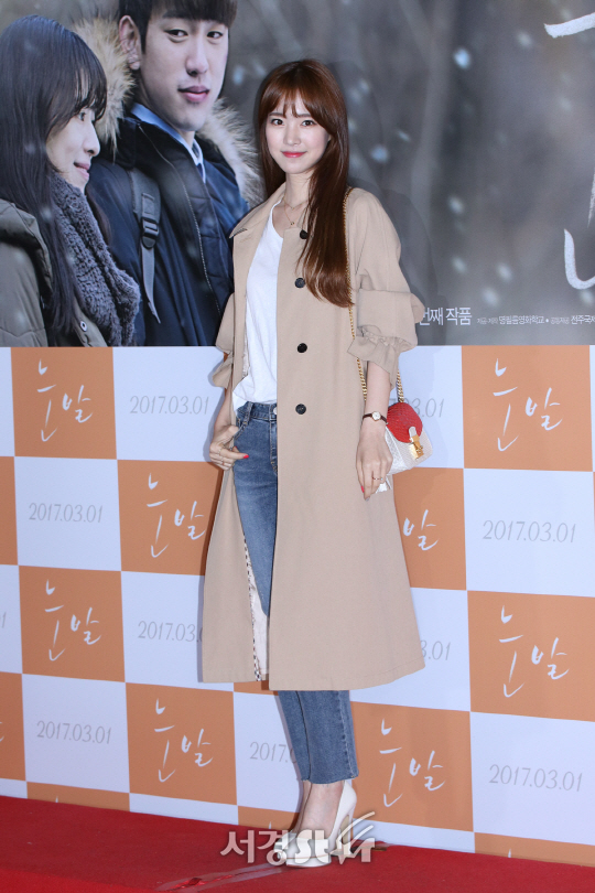 배우 진세연이 23일 열린 영화 ‘눈발’ VIP 시사회에 참석해 포즈를 취하고 있다.