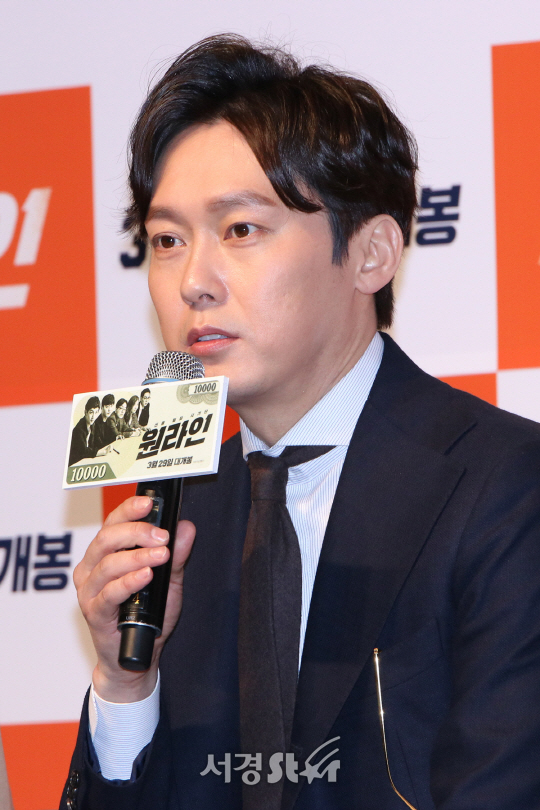 박병은이 27일 열린 영화 ‘원라인’ 제작보고회에서 인사말을 하고 있다.