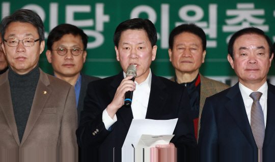 주승용 “민주당, 특검 기간연장 내심 반대… 황교안 탄핵 촉구”