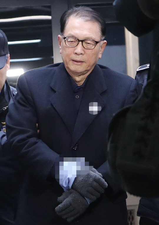 '범죄행위 구체적으로 열거하라' 김기춘의 반격