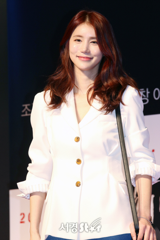 배우 오인혜가 영화 ‘해빙’ VIP 시사회에 참석해 포즈를 취하고 있다.