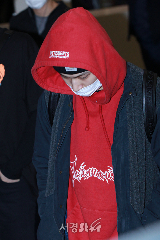 갓세븐(GOT7)의 멤버 제이비(JB)가 1일 오전 해외일정을 마치고 인천공항을 통해 입국하고 있다.