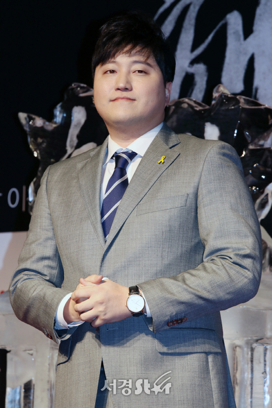배우 김대명이 영화 ‘해빙’ VIP 시사회에 참석해 포즈를 취하고 있다.