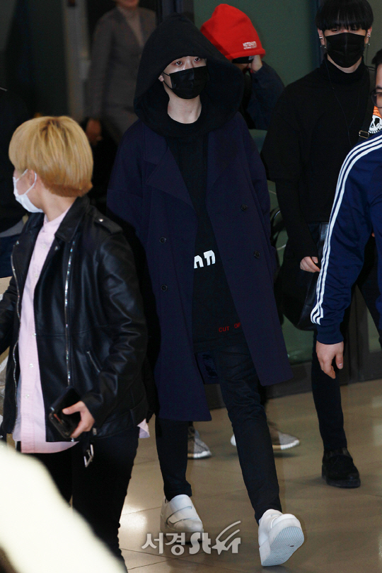 갓세븐(GOT7)의 멤버 영재가 1일 오전 해외일정을 마치고 인천공항을 통해 입국하고 있다.