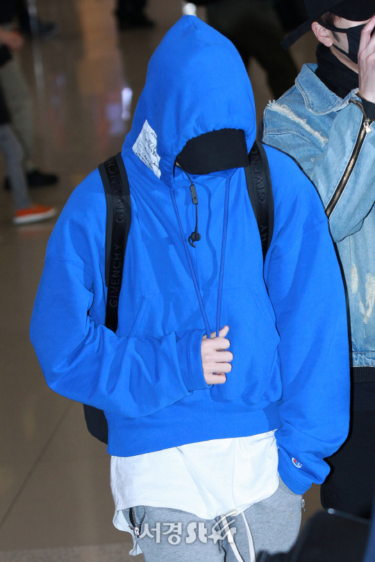 갓세븐(GOT7)의 멤버 마크가 1일 오전 해외일정을 마치고 인천공항을 통해 입국하고 있다.