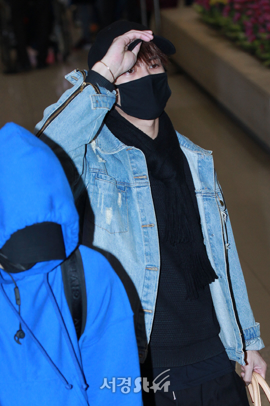 갓세븐(GOT7)의 멤버 잭슨이 1일 오전 해외일정을 마치고 인천공항을 통해 입국하고 있다.