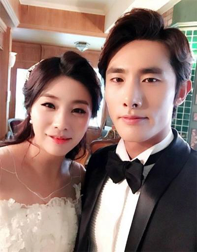 이윤의♥양수진 결혼 발표, 깨 떨어지는 웨딩 인증샷! 축구선수와 프로골퍼의 만남