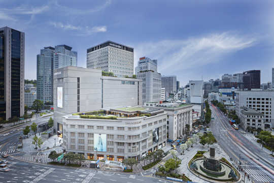 서울 중구 소공로에 위치한 신세계 백화점 본점 전경. /사진=신세계백화점