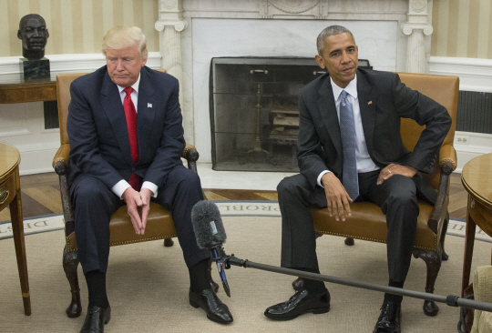 미국의 도널드 트럼프(왼쪽) 대통령과 버락 오바마 전 대통령 /EPA연합뉴스