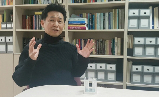 [이달의 과학기술인상] '투명망토 나오나' ...만능형 메타물질 개발 박남규 서울대 교수