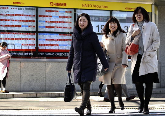 일본 4분기 GDP 전기비 0.3% 증가…속보치보다 개선