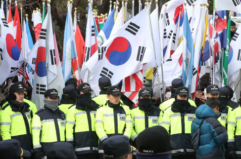 탄핵 선고일 확정…탄핵 찬반단체 막바지 총결집