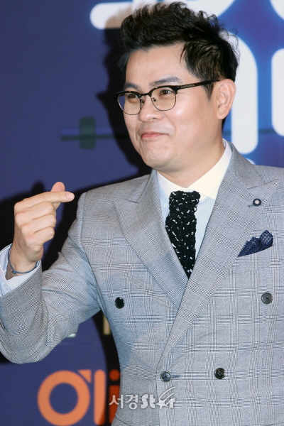 김용만이 10일 열린 올리브TV ‘요상한 식당’ 제작발표회에서 포토타임을 갖고 있다. / 사진 = 오훈 기자