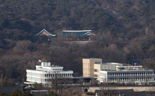 11일 오후 박근혜 전 대통령이 머물고 있는 청와대 관저 모습. /연합뉴스