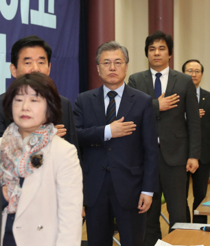 문재인 “공공 81만개 일자리 충분히 할 수 있어...21세기 한국형 일자리 뉴딜 시작”