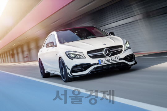 더 뉴 제너레이션 메르세데스 AMG CLA 45 4매틱 모습