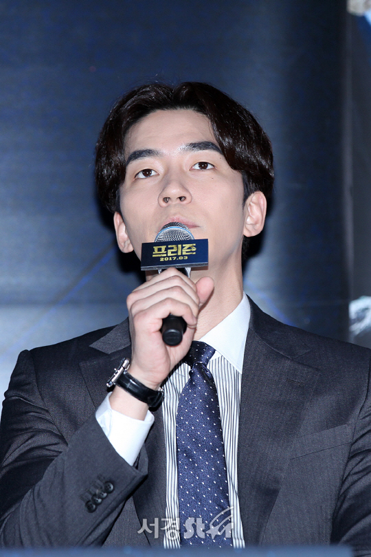배우 신성록이 14일 오후 서울 중구 을지로 동대문 메가박스에서 열린 영화 ‘프리즌’ 언론시사회에 참석했다.
