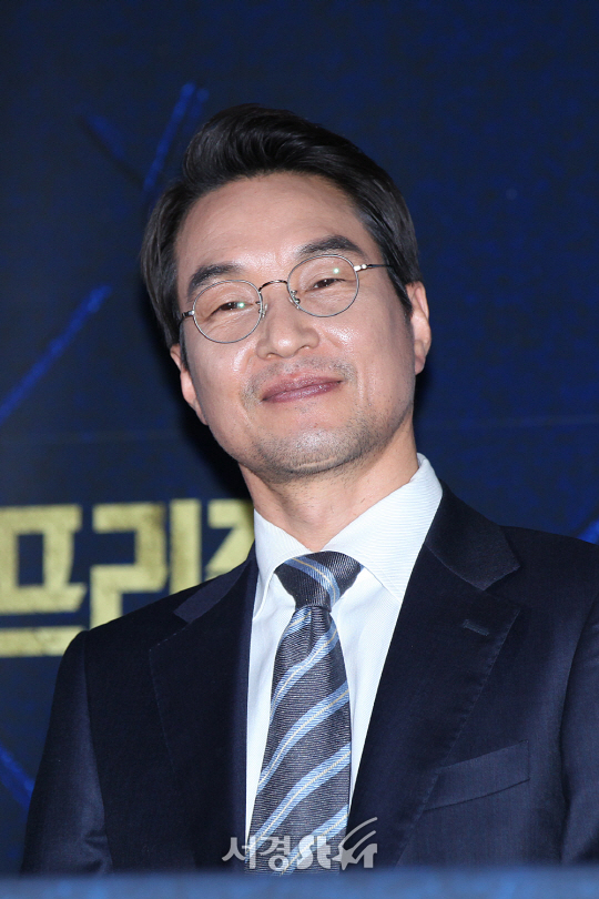 배우 한석규가 14일 오후 서울 중구 을지로 동대문 메가박스에서 열린 영화 ‘프리즌’ 언론시사회에 참석했다.