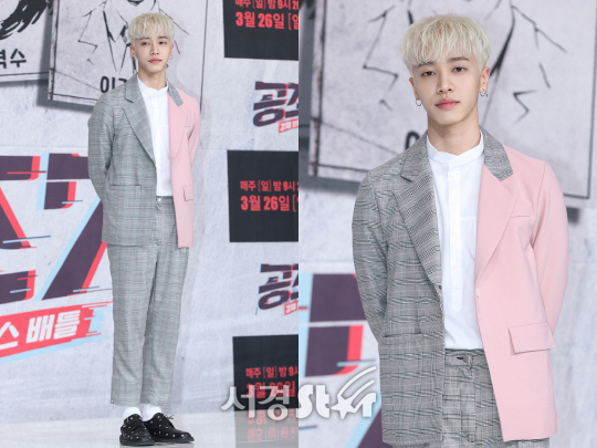 하이라이트 이기광이 17일 오전 서울 영등포구 타임스퀘어 아모리스홀에서 열린 tvn 예능 ‘공조7’의 제작발표회에 참석해 포토타임을 갖고 있다.