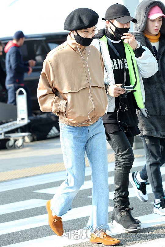 샤이니(SHINee) 태민이 18일 인천 중구 운서동 인천국제공항을 통해 미국으로 출국하고 있다.
