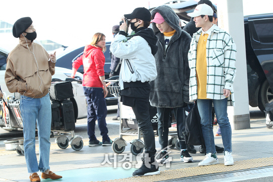 샤이니(SHINee)가 18일 인천 중구 운서동 인천국제공항을 통해 미국으로 출국하고 있다.