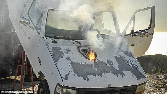 2015년 록히드마틴이 개발한 30kW급 레이저에 의해 1마일 밖에서 파괴된 트럭. /사진=록히드마틴