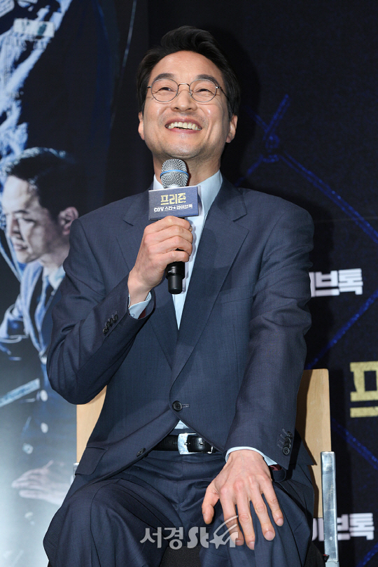 배우 한석규가 20일 오후 서울 압구정동 압구정 CGV에서 열린 영화 ‘프리즌’ 스타 라이브톡에 참석했다.