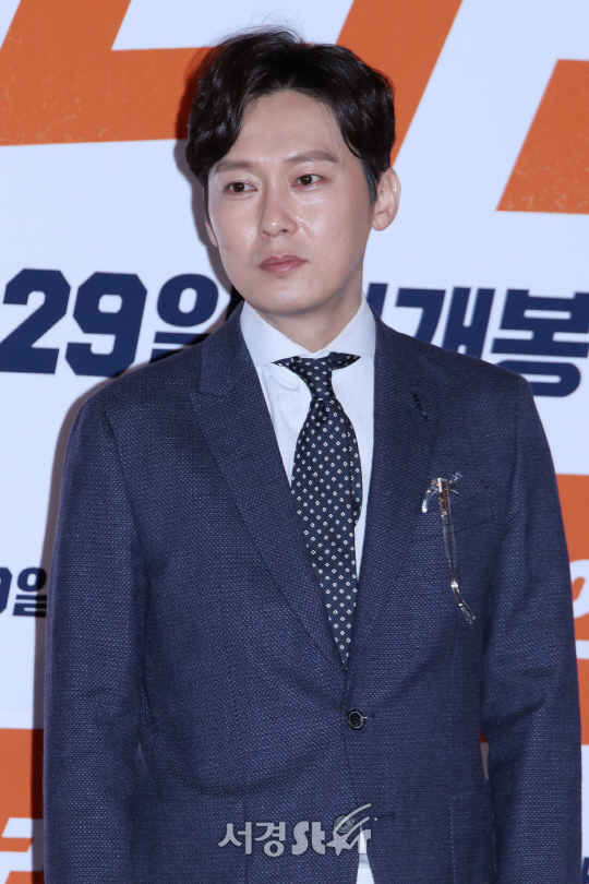 박병은이 20일 열린 영화 ‘원라인’ 언론시사회에 참석해 포토타임을 갖고 있다.