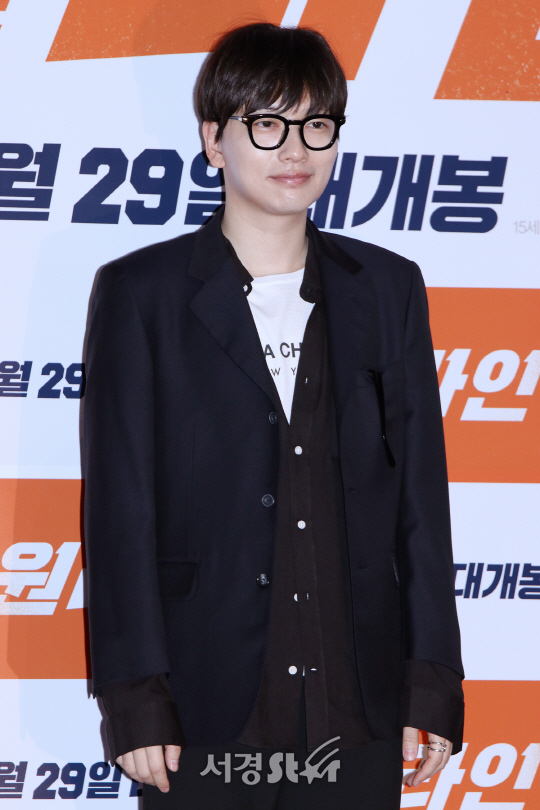 이동휘가 20일 열린 영화 ‘원라인’ 언론시사회에 참석해 포토타임을 갖고 있다.