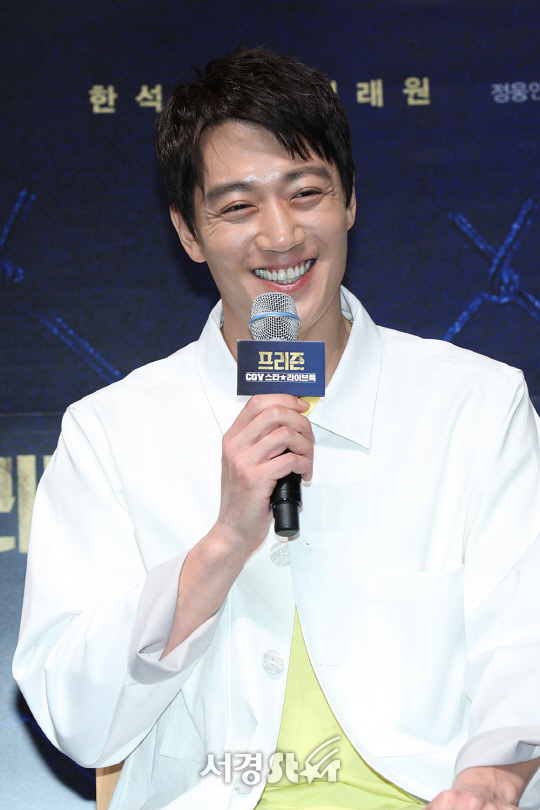 배우 김래원이 20일 오후 서울 압구정동 압구정 CGV에서 열린 영화 ‘프리즌’ 스타 라이브톡에 참석했다.