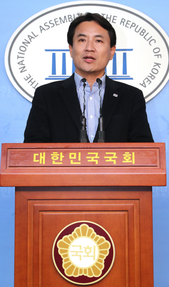 [朴 전대통령 검찰 출석]친박계 와해...한국당 계파 재편 신호탄 되나