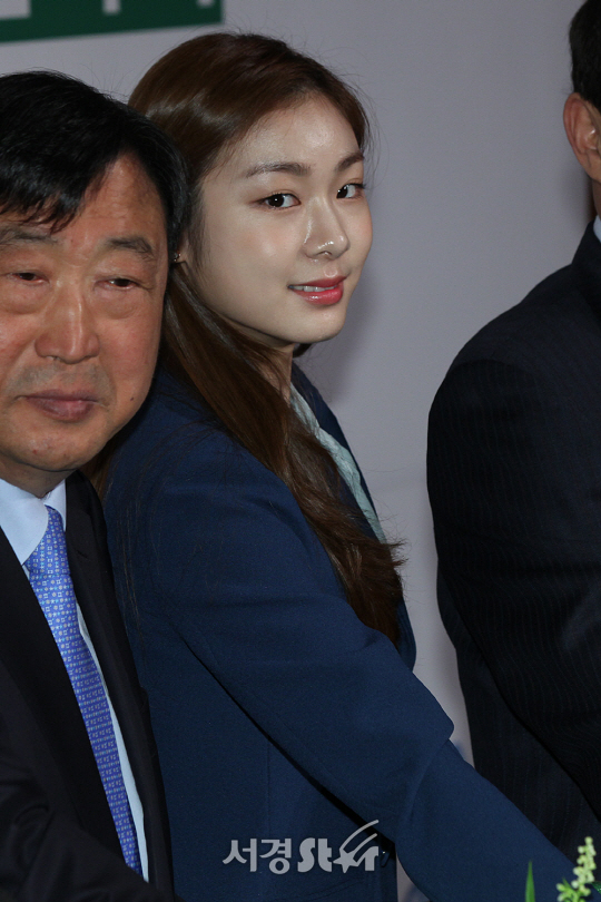 김연아가 21일 서울 중구 페럼타워 3층홀에서 열린 친환경 평창동계올림픽 개최를 위한 ‘통합적 수자원 관리 프로젝트 협약식’에 참석했다.