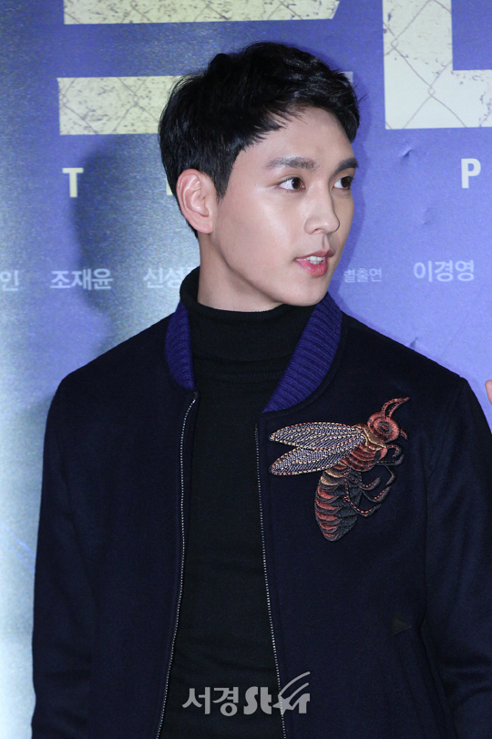 배우 최태준이 21일 오후 서울 삼성동 코엑스 메가박스에서 열린 영화 ‘프리즌’ VIP시사회에 참석해 포토타임을 갖고 있다.