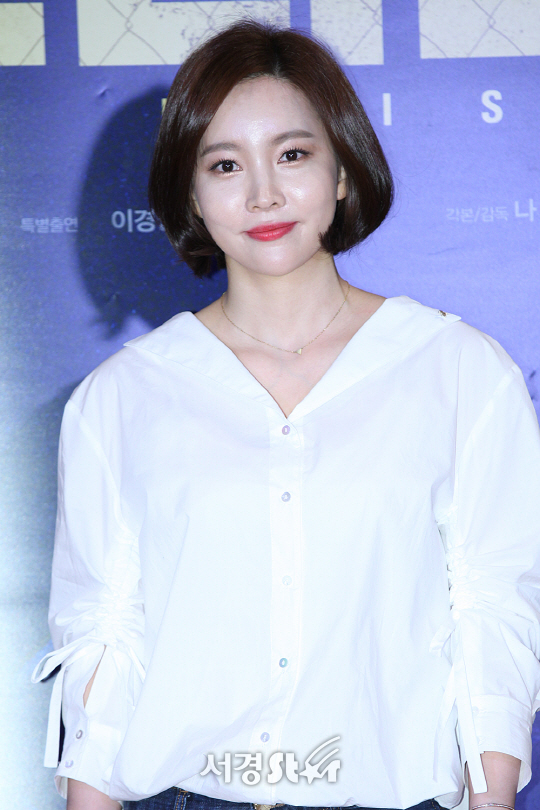 배우 윤주희가 21일 오후 서울 삼성동 코엑스 메가박스에서 열린 영화 ‘프리즌’ VIP시사회에 참석해 포토타임을 갖고 있다.